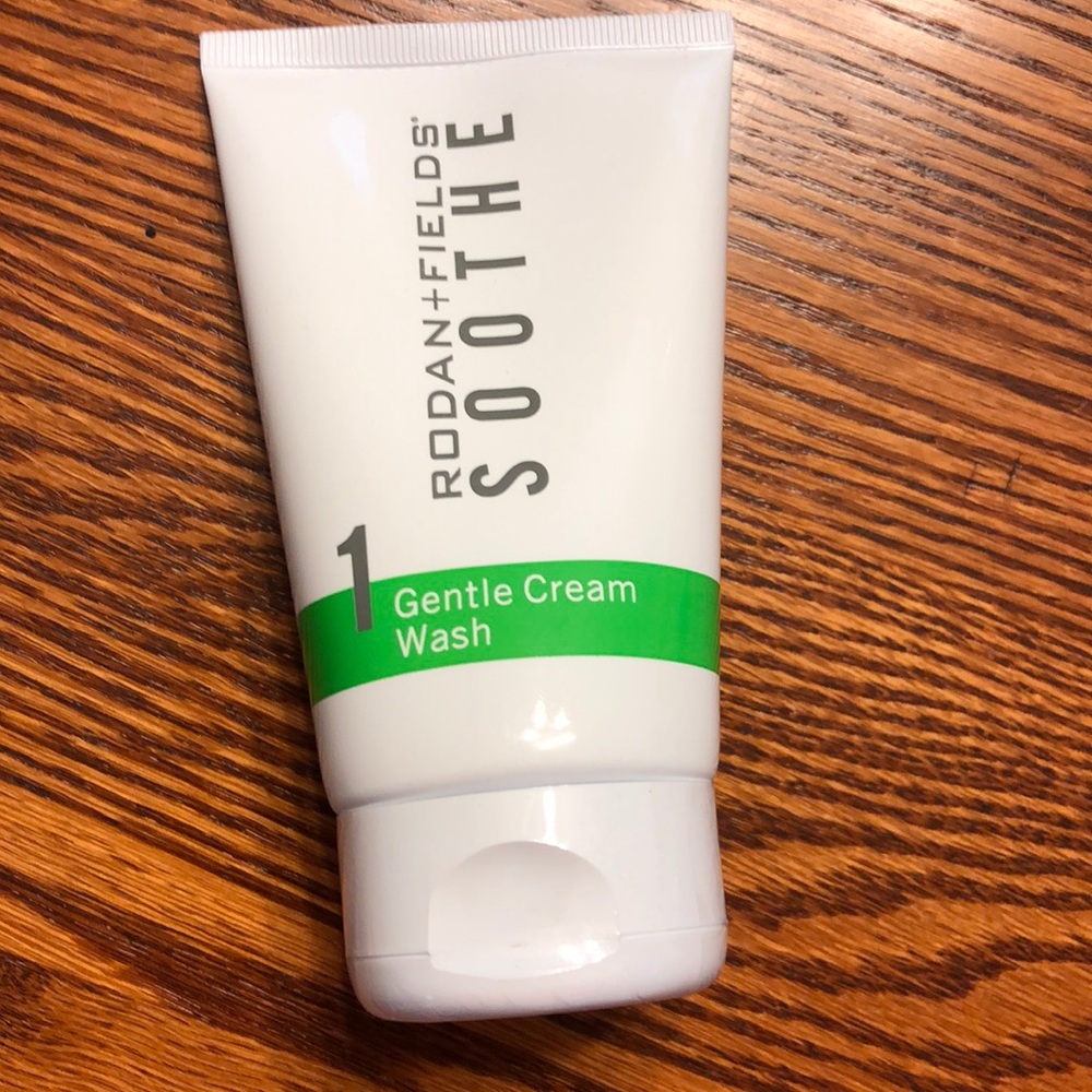 Rodan & Fields Soothe Face wash